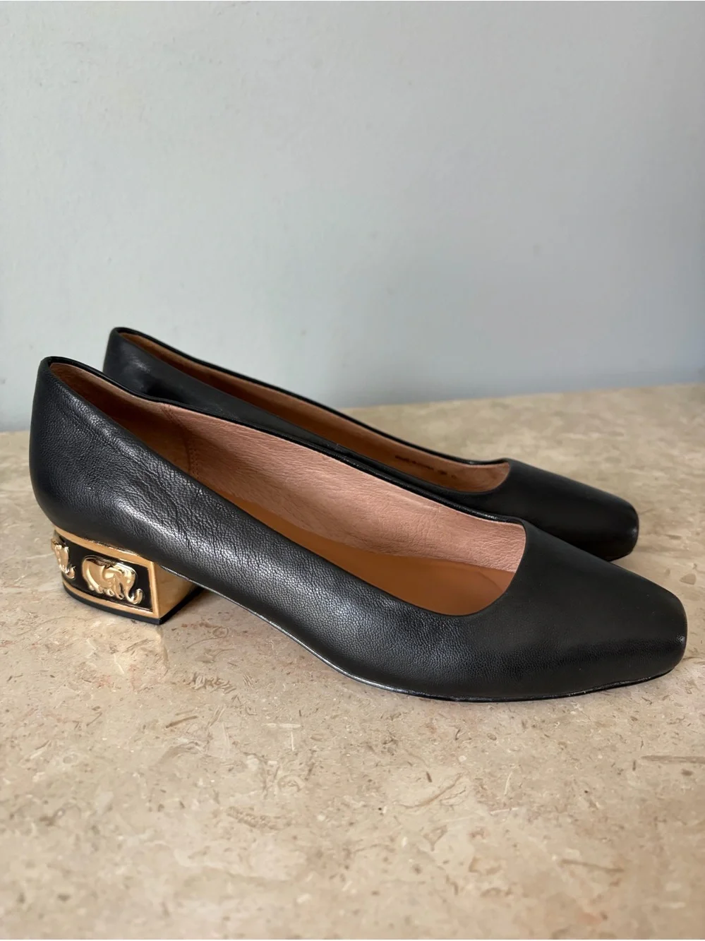 Nina Originals Pumps Women’s Size 6.5 Black Leather Gold Elephant Heel Ornate